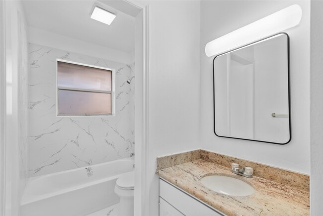 Building Photo - 5607 Viking Dr