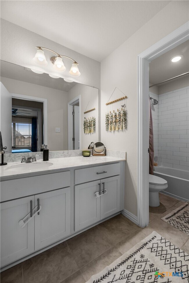 Building Photo - 2043 Cowan Dr