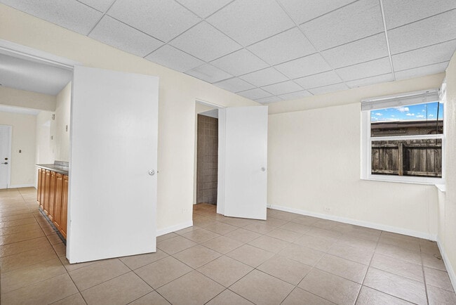 Building Photo - 261 NE 45th St