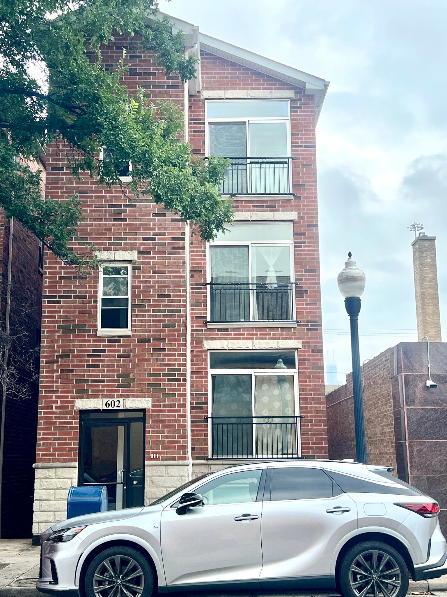 Building Photo - 602 W 26th St