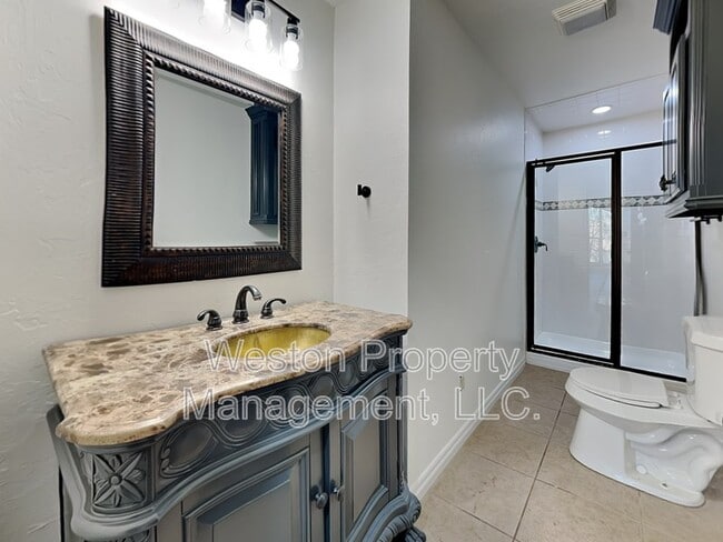 Building Photo - 2008 SE 9th St