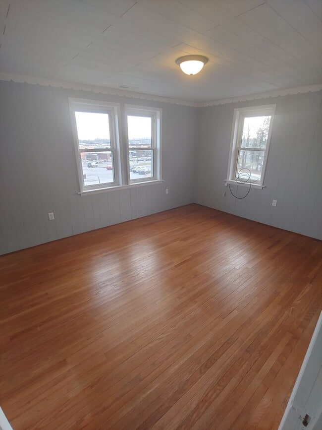 Building Photo - Semi-Attached Home Located Across from Red Lion High School