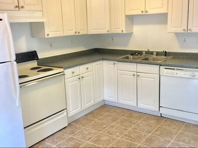 Building Photo - 108 N Hamilton St