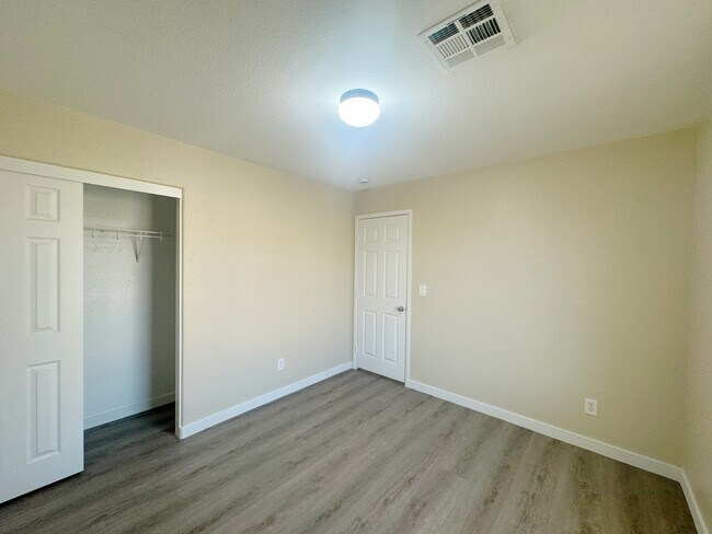 Building Photo - 8305 Golden Amber St