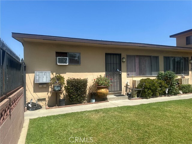 Building Photo - 5147 Canoga St