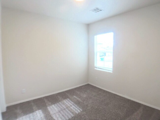 Building Photo - New! Brilliant 3 bedroom Rio Rancho Home. ...