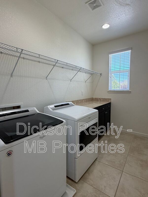 Building Photo - 10760 Ridgebrook Dr