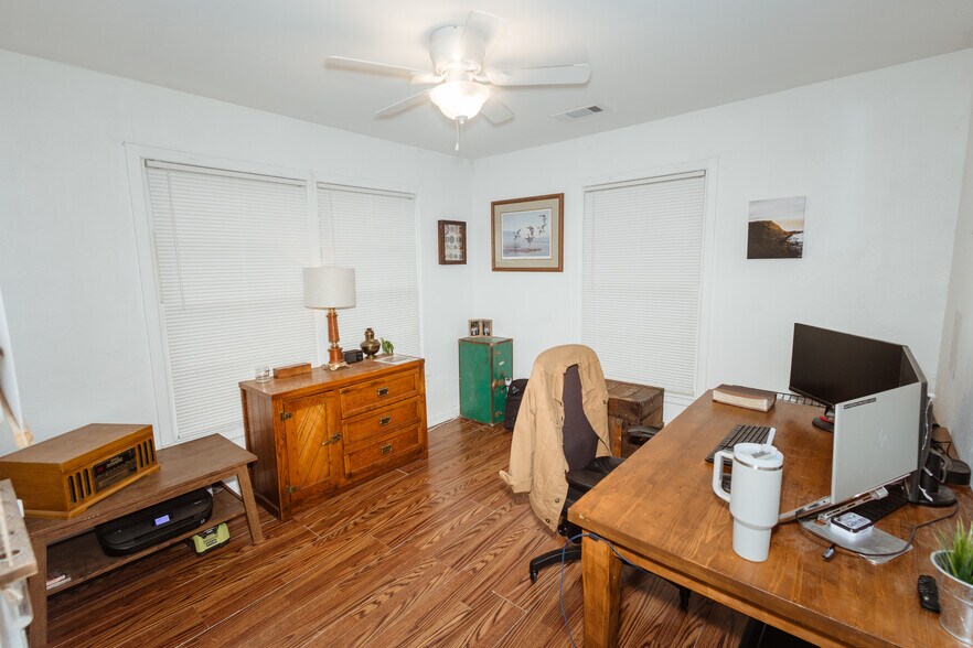 Building Photo - 3412 Homan Ave