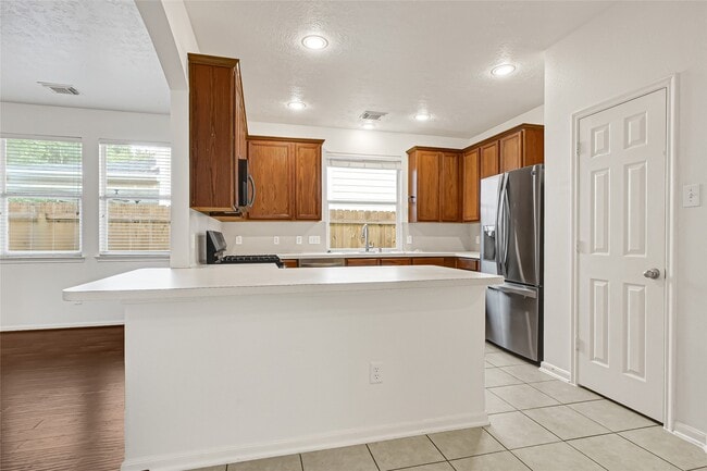 Building Photo - 12902 Pecan Shores Dr