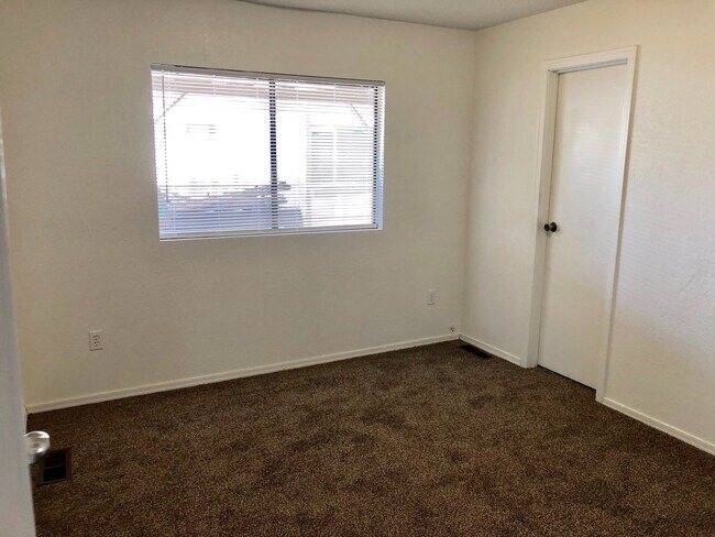Building Photo - Spacious 2 Bedroom 2 Bath Home near River!