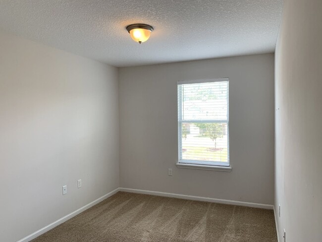 Building Photo - Moultrie Village Townhome with two ensuite bedrooms!