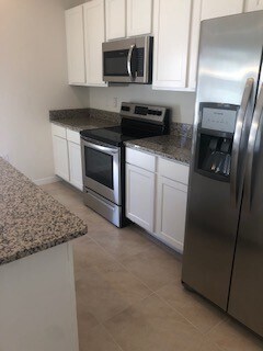 Building Photo - BIG 3/2.5 Home + 2 CAR GARAGE