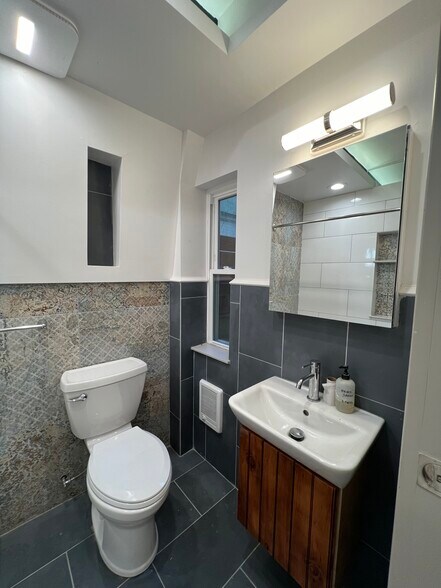 Building Photo - 2019 S Beechwood St