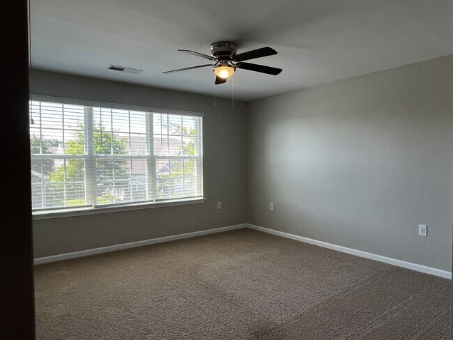 Building Photo - Ultra Spacious Living in Lake Tyler Subdivision