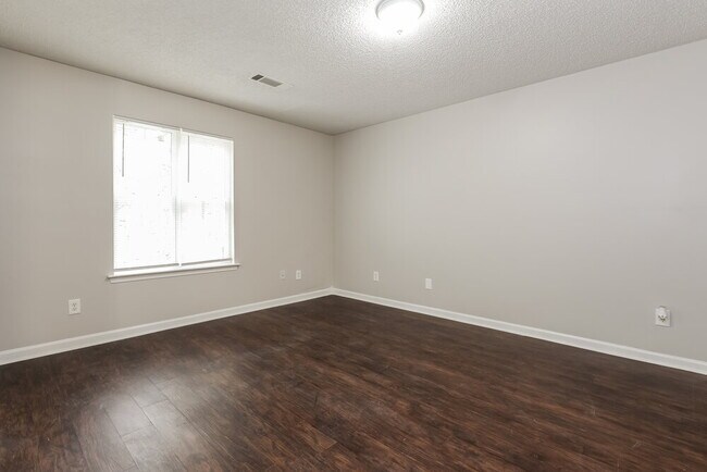 Building Photo - 6346 Hickory Ln Cir