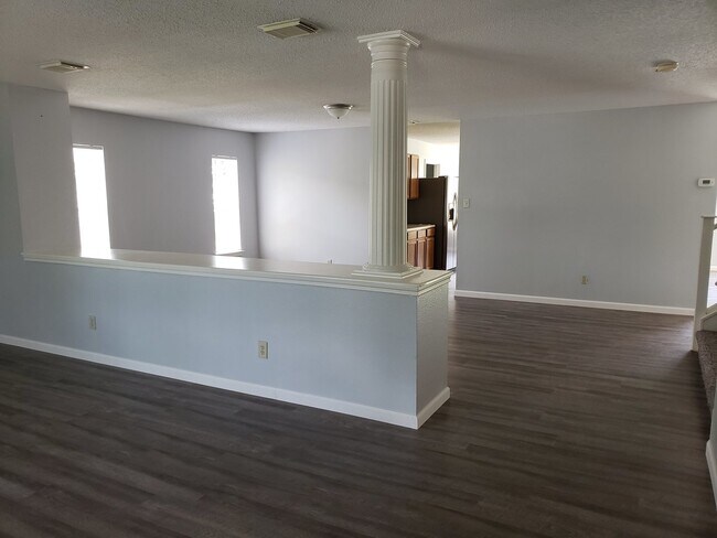 Building Photo - 425 Twin Point Creek