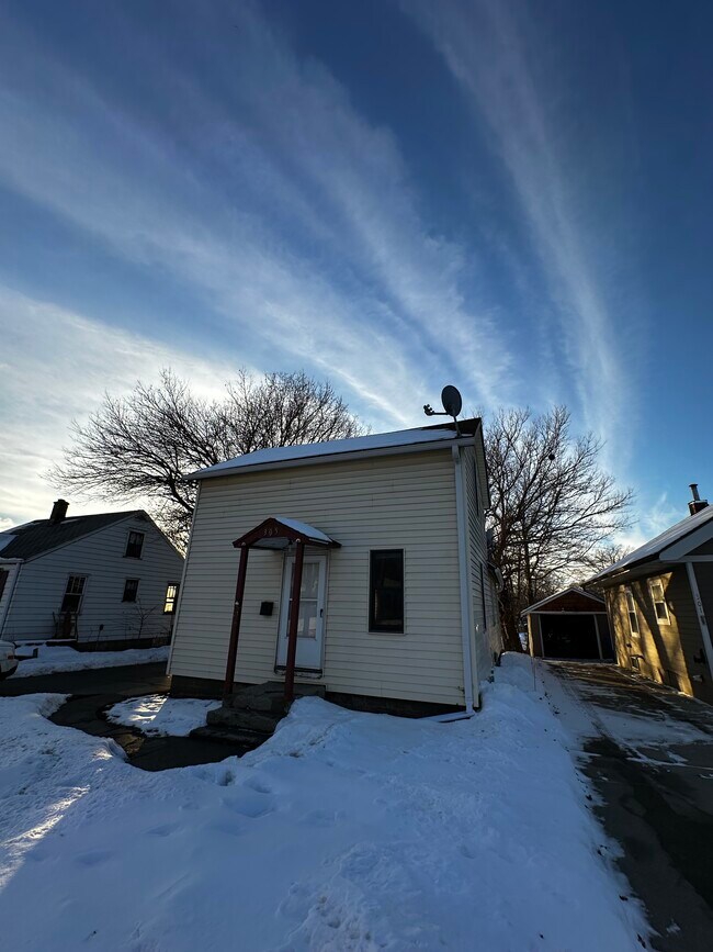 Building Photo - 305 S Western Ave