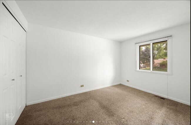 Building Photo - 728 Boxwood Dr