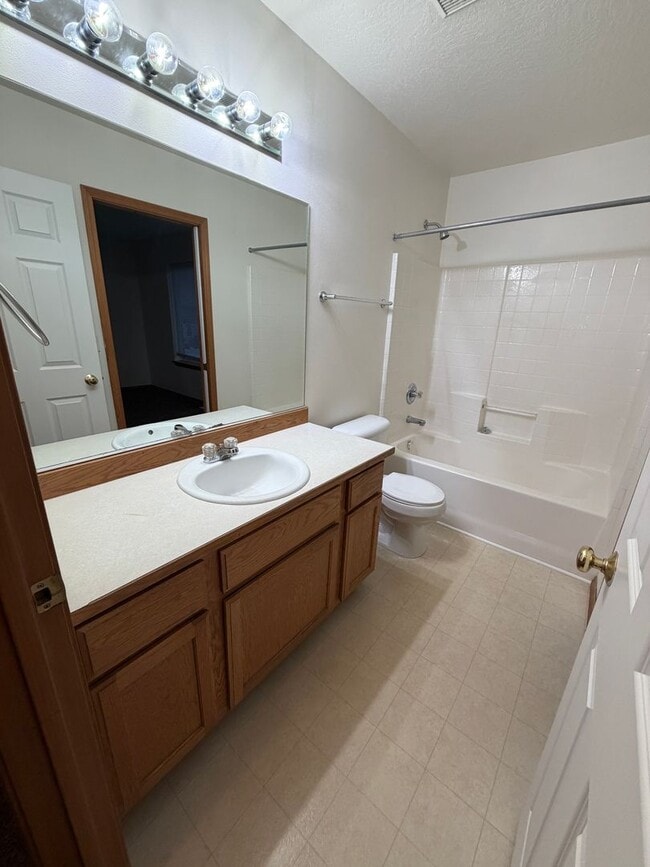 Building Photo - New paint! 4 Bedroom in West Pasco close to Maya Angelou Elementary!