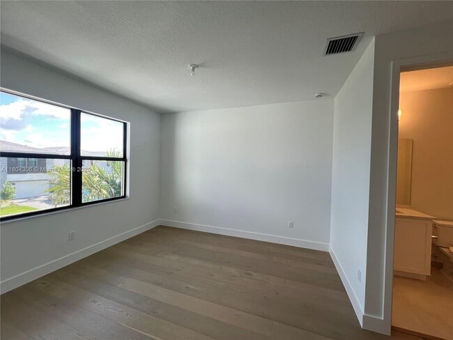 Building Photo - 9172 Silver Marsh Ln