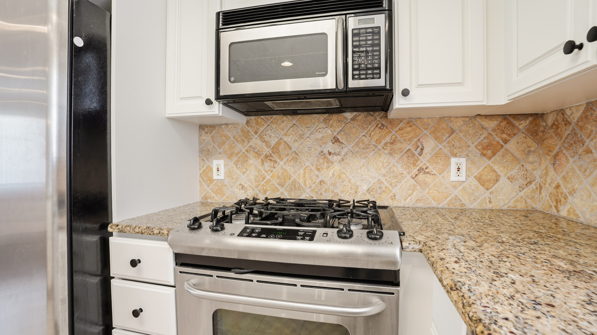 Building Photo - 10752 Hortense St