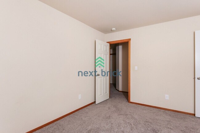 Building Photo - Stunning Bothell 5-Bedroom with flexible bonus room