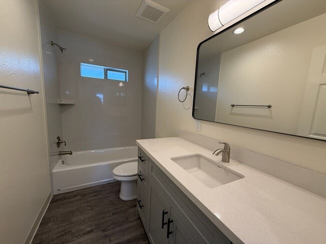 Building Photo - Brand New Upstairs 2 Bedroom Apartment