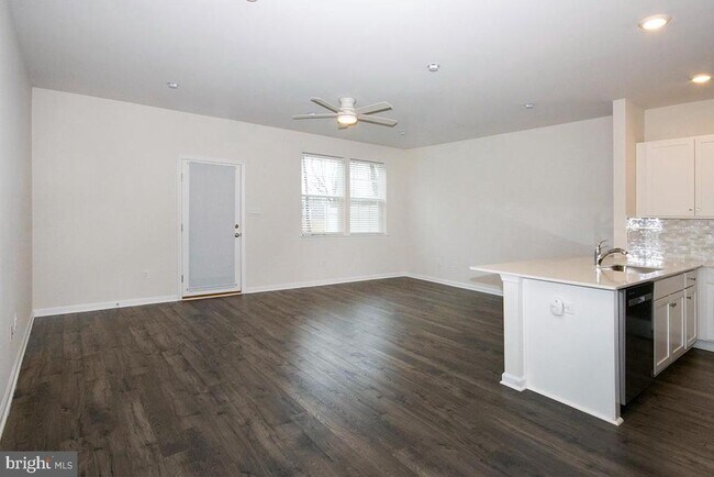 Building Photo - 117 Mazzeo Dr