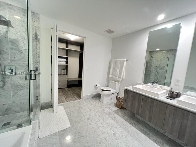 Building Photo - 801 S Miami Ave