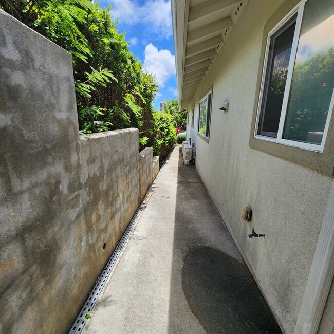 Building Photo - 246 Moomuku Pl