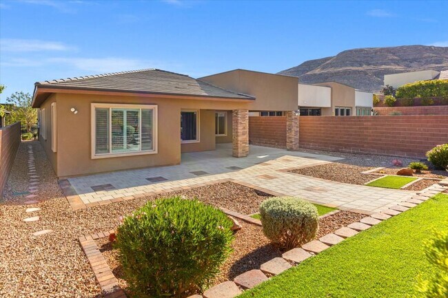 Building Photo - Lovely Home!