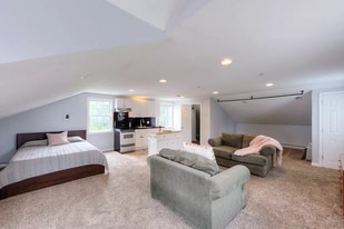 Building Photo - 246 Main St