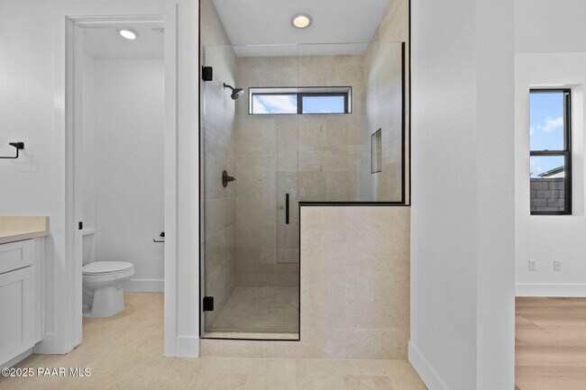 Building Photo - 5992 Finch Pl