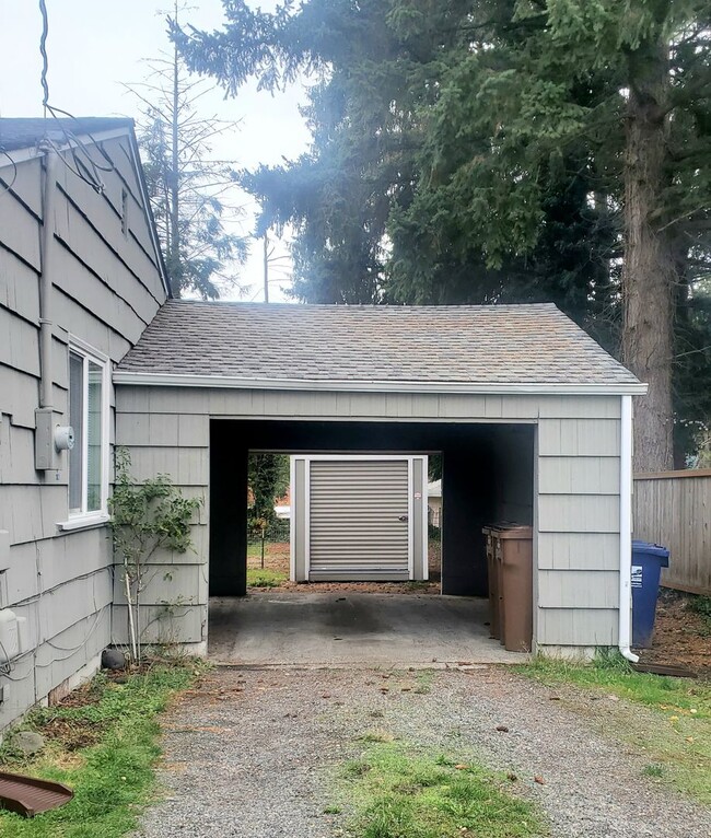 Building Photo - 2 bdrm, 1 bath house $1895 rent,