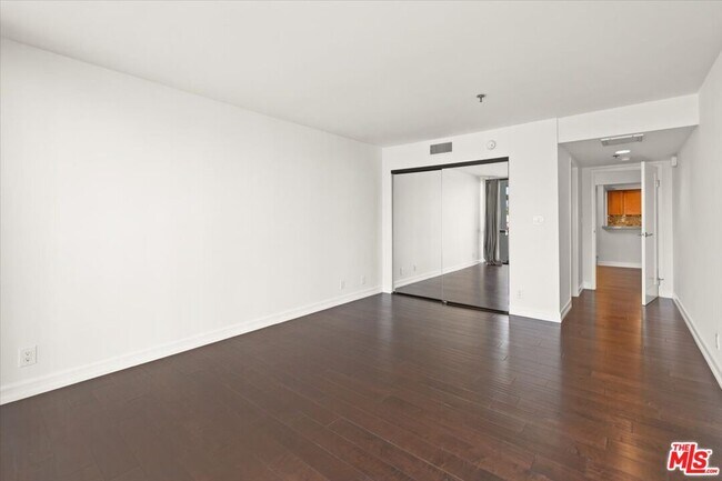 Building Photo - 10660 Wilshire Blvd