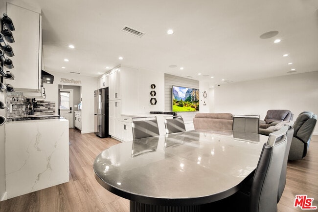 Building Photo - 12827 Sylvan St