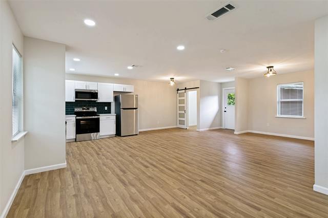 Building Photo - 904 Bryan Dr