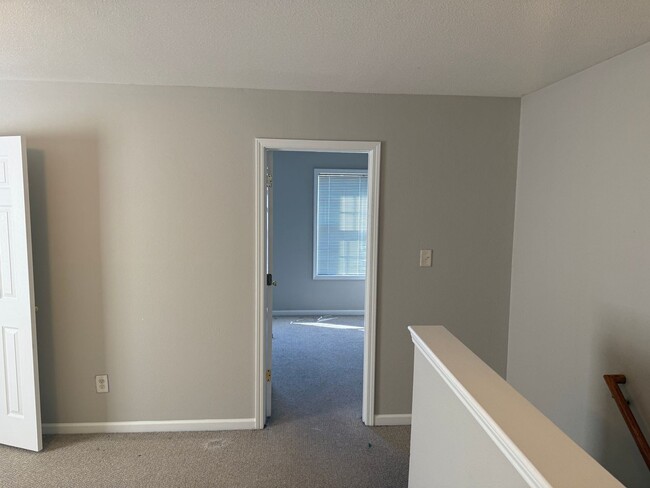 Building Photo - Well Maintained home in North Charlotte!