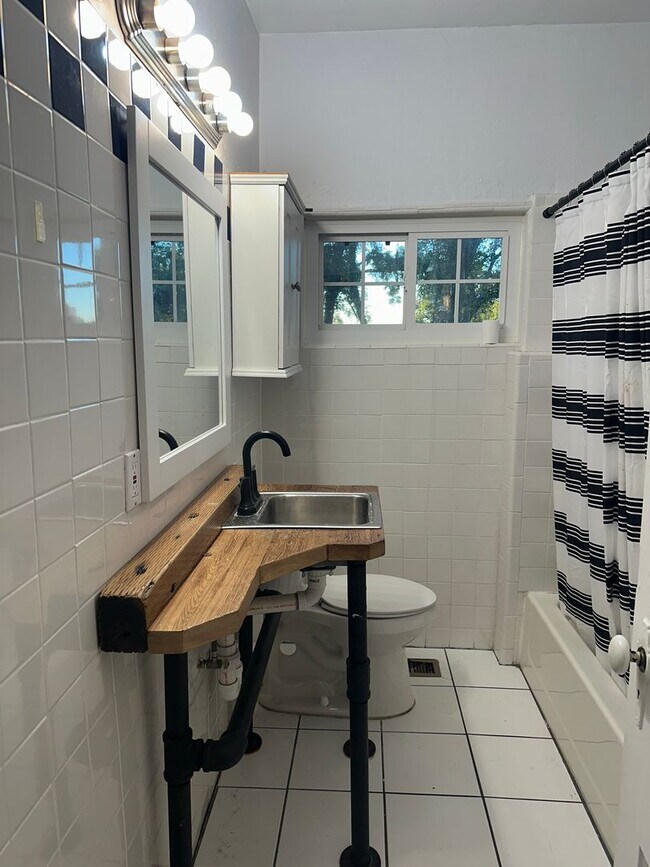 Building Photo - 322 Oakland Ave