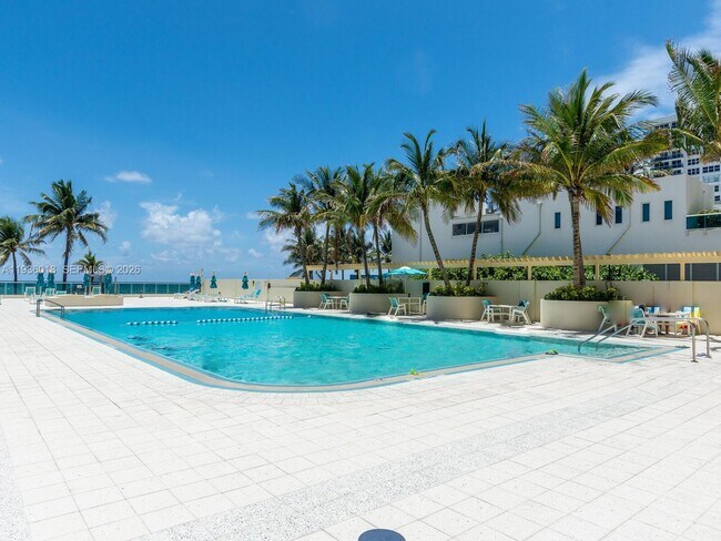 Building Photo - 2501 S Ocean Dr