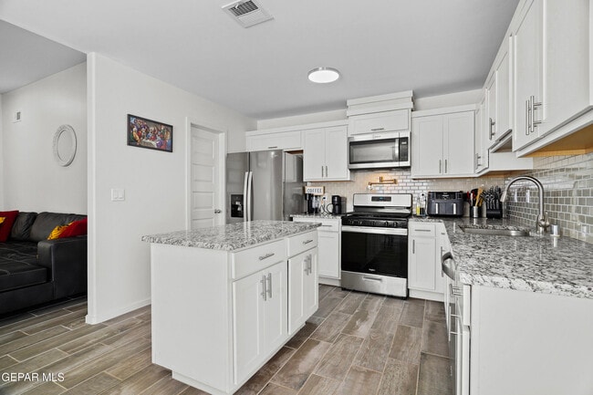 Building Photo - 15220 Apex Ct