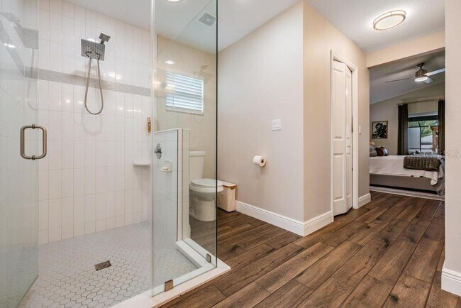 Building Photo - 106 1st Ave NE