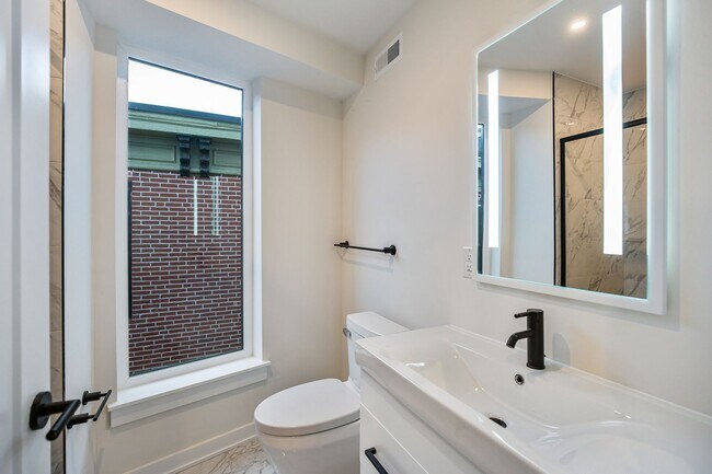 Building Photo - 933 N 29th St