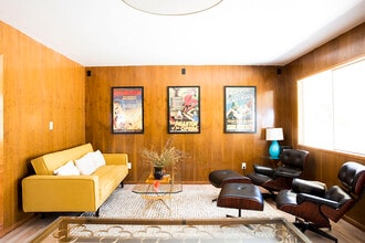 Building Photo - 56996 Crestview Dr