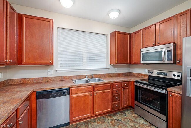 Building Photo - 5300 Warminster Dr