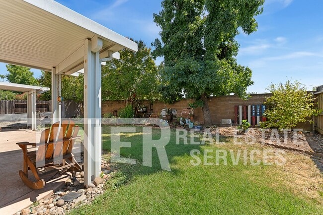 Building Photo - 1218 Chablis Cir