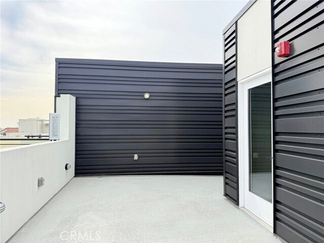 Building Photo - 1729 S Barrington Ave