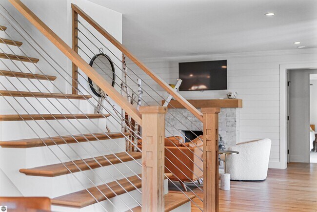 Building Photo - 7320 Peninsula Dr