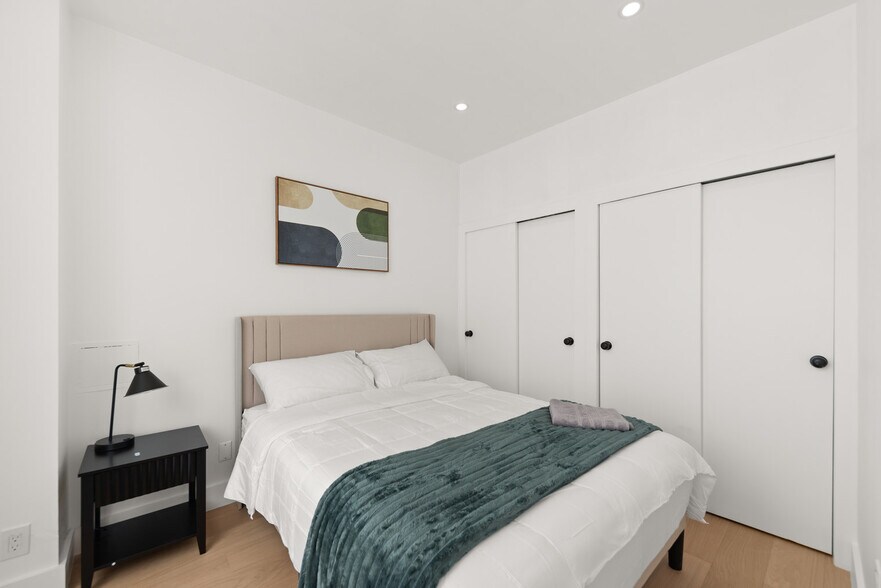 Building Photo - 19-23 Saint Marks Place-SI ID1499940P