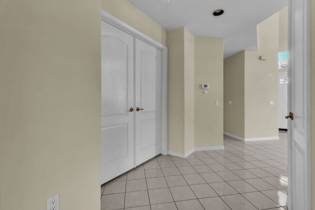 Building Photo - 12 Bergamo